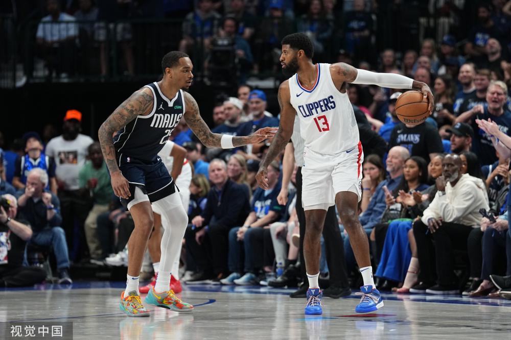 都充满了悬 都充满了悬