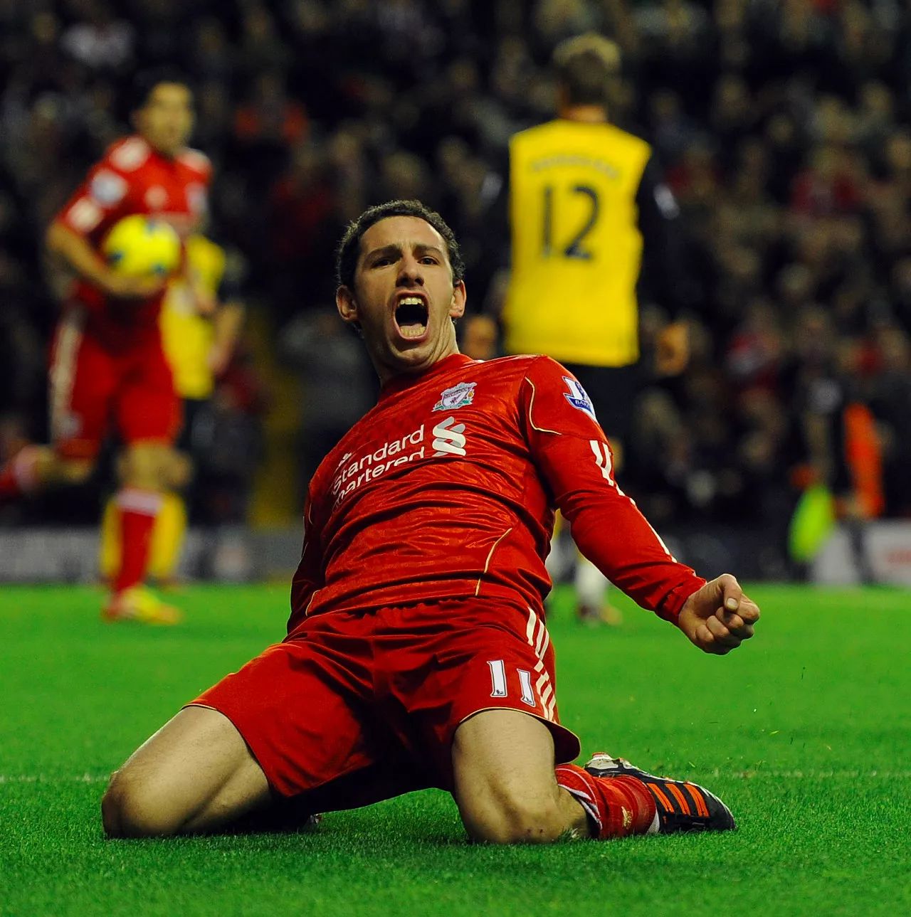 甲赛场上的 甲赛场上的